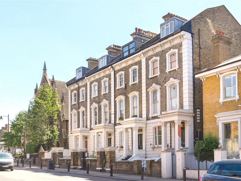 1 bed flat for sale in East Hill, Wandsworth, London SW18, £375,000