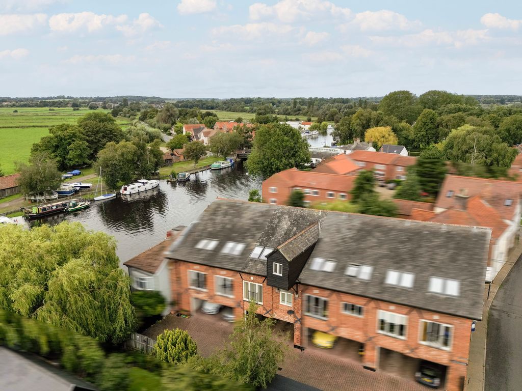 3 bed town house for sale in Northgate, Beccles NR34, £400,000 Zoopla