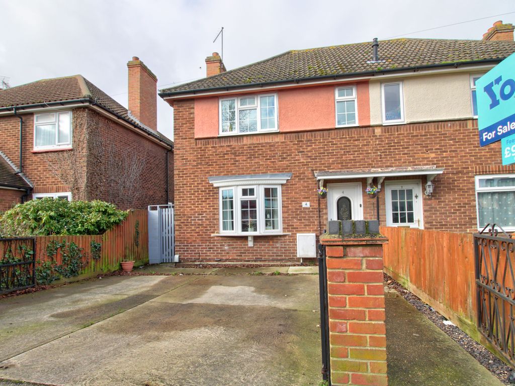 3 bed semidetached house for sale in Frobisher Road, Ipswich IP3, £