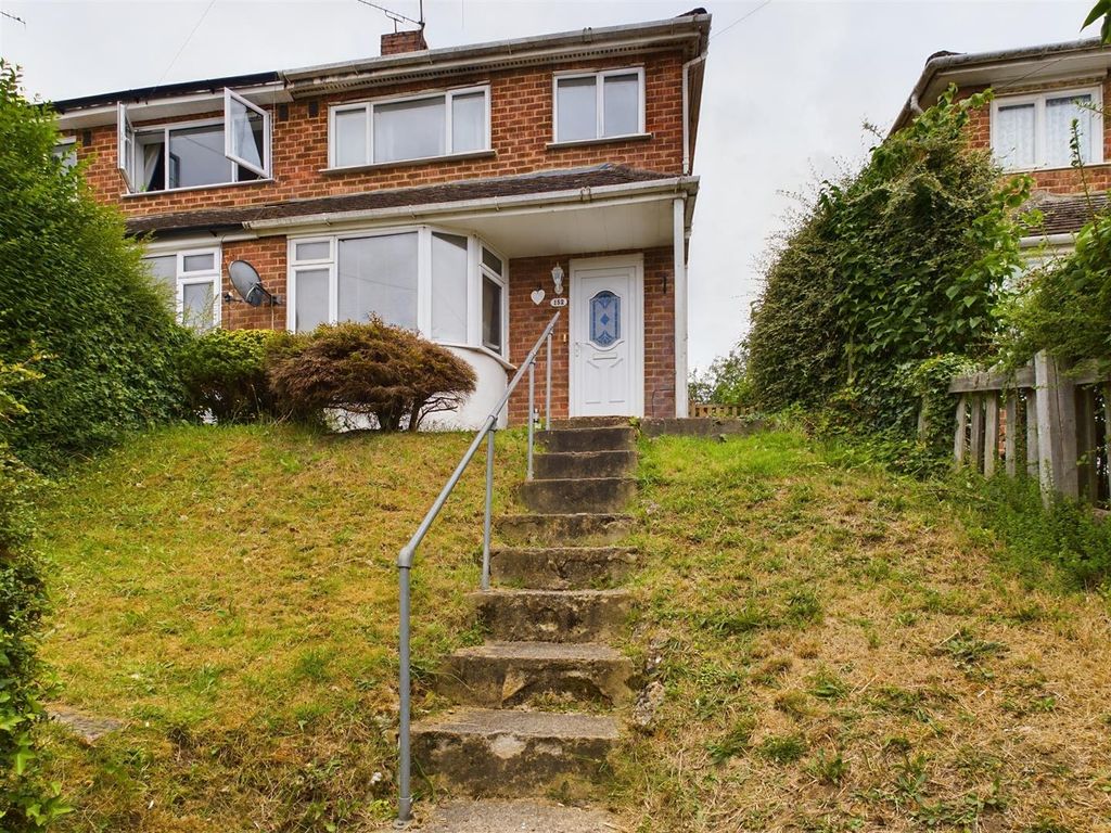 3 bed end terrace house for sale in Thirlmere Avenue, Tilehurst
