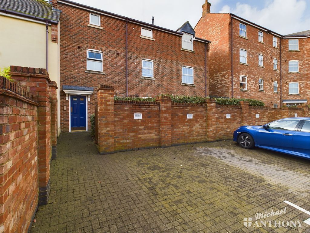 2 bed flat for sale in Crowell Mews, Aylesbury, Buckinghamshire HP19, £