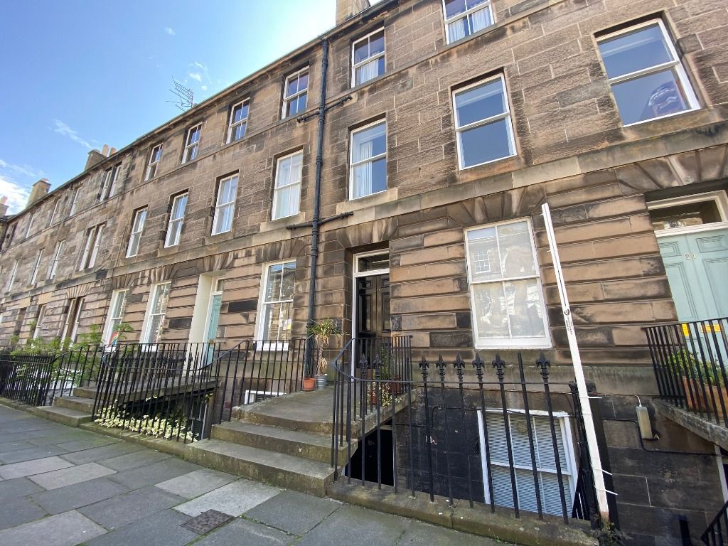 4 bed flat to rent in Cumberland Street, New Town, Edinburgh EH3 Zoopla