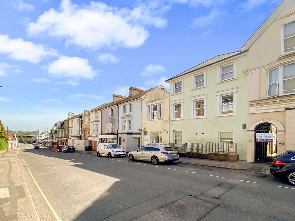 2 bed flat for sale in Boltro Road, Haywards Heath, West Sussex, 1 RH16