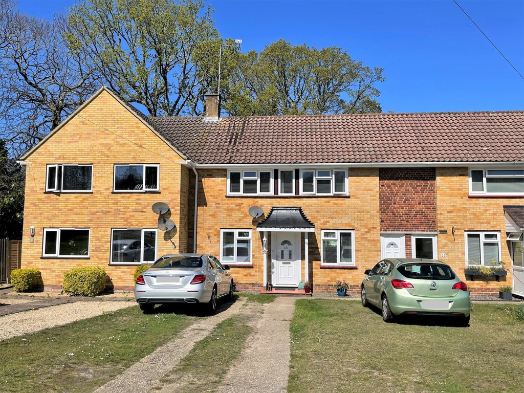 3 bed terraced house for sale in Rosebery Avenue, Hythe, Southampton
