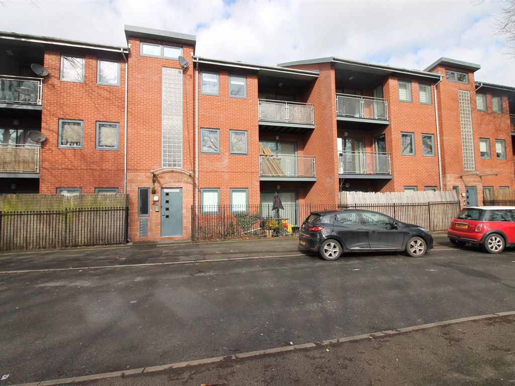2 bed flat for sale in Stretford Road, Urmston, Manchester M41 Zoopla