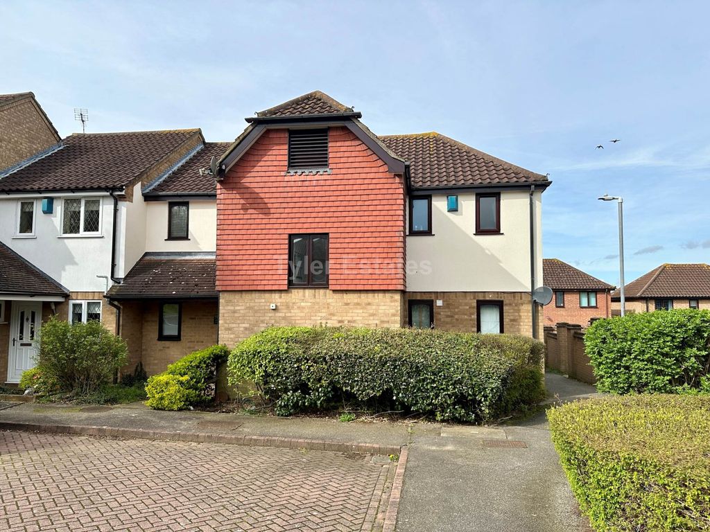 1 bed flat for sale in Robinia Close, Steeple View SS15, £145,000 Zoopla