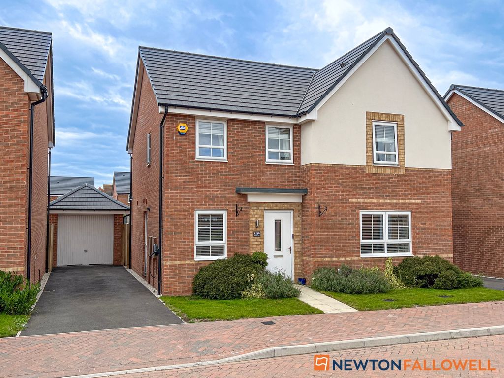 4 bed detached house for sale in Halifax Road, Fernwood, Newark NG24