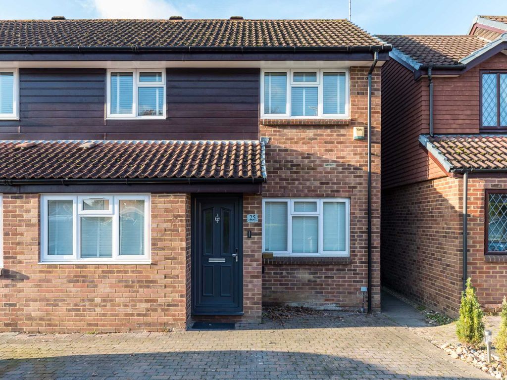 3 bed semidetached house to rent in Singleton Road, Broadbridge Heath RH12 Zoopla