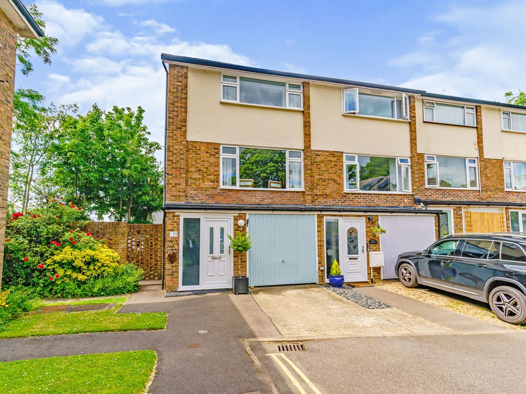 3 bed town house for sale in Chestnut Gardens, Horsham RH12 Zoopla