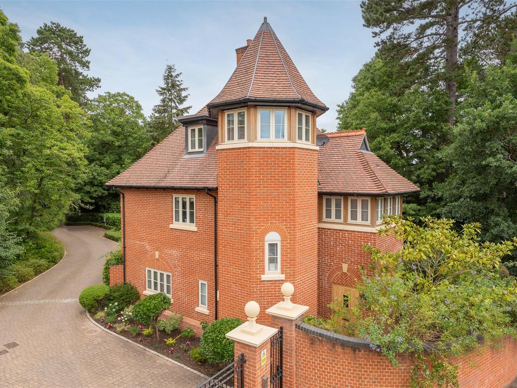 4 bed detached house for sale in Queensbury Gardens, Ascot SL5, £