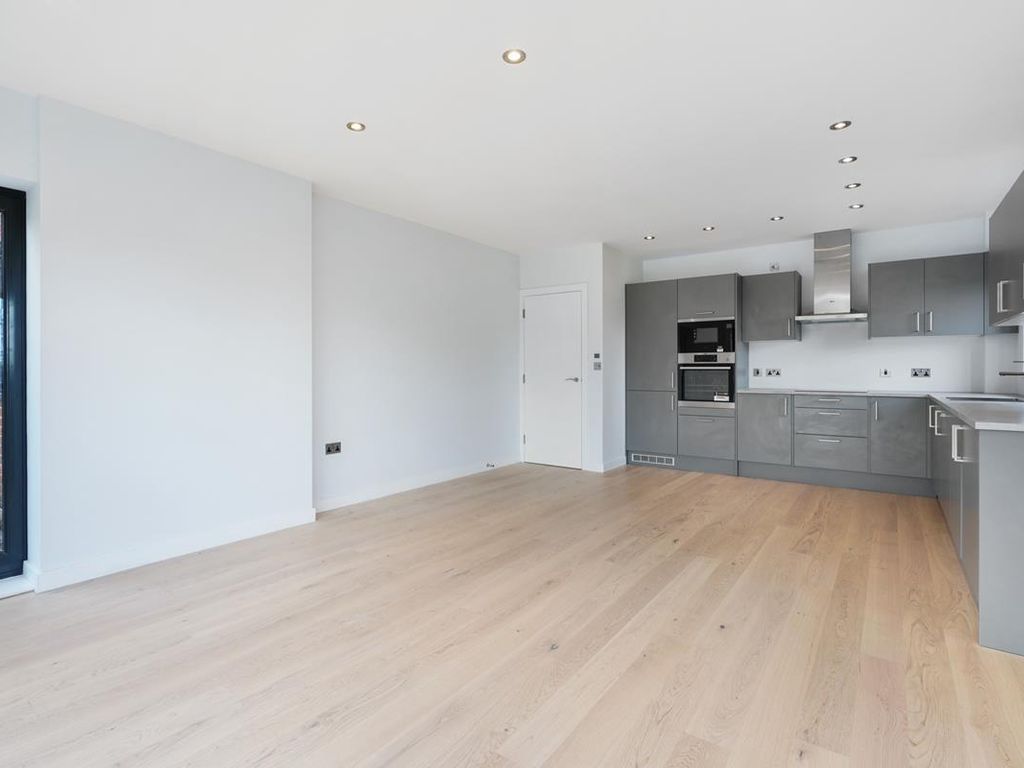 3 bed flat to rent in Alexandra Road, Epsom KT17, £1,960 pcm Zoopla