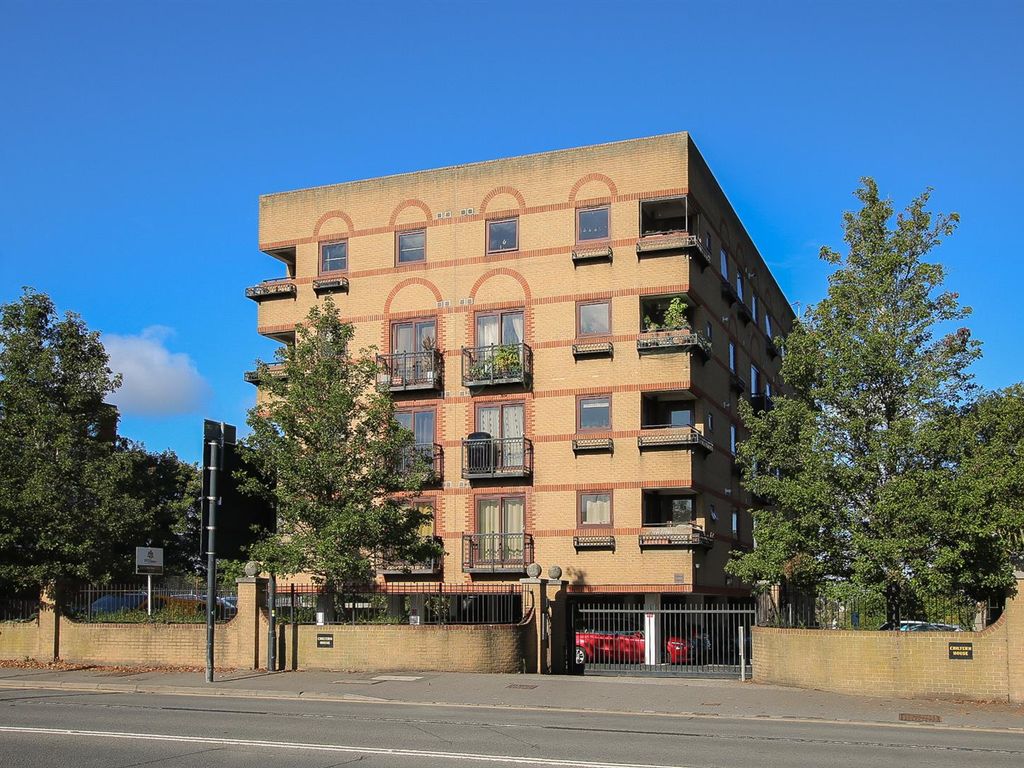 Oxford Road, Aylesbury HP19  