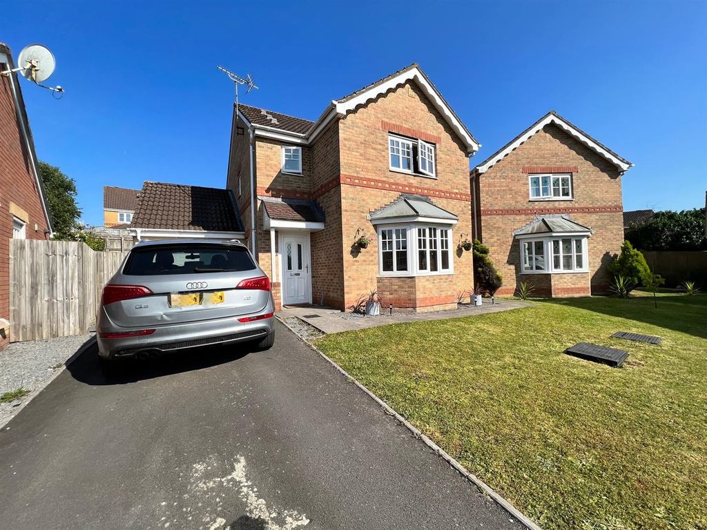 3 bed detached house for sale in Pant Bryn Isaf, Llwynhendy, Llanelli