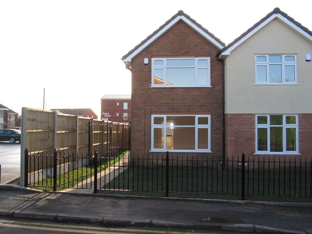 2 bed terraced house to rent in Meadow Street, Nuneaton CV11, £950 pcm