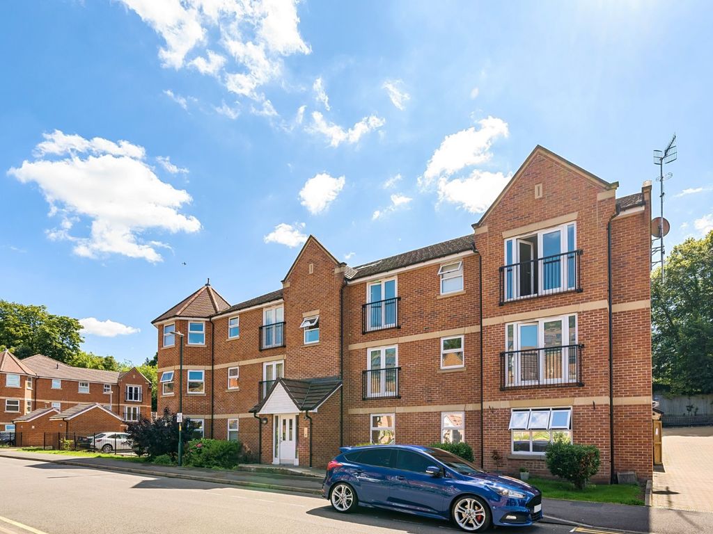2 bed flat to rent in Walton Road, Bushey, Hertfordshire WD23 Zoopla