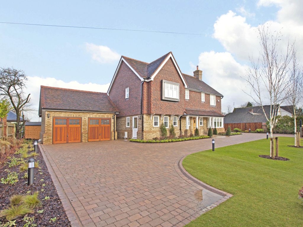 5 bed detached house to rent in Lovel Road, Winkfield, Windsor SL4, £