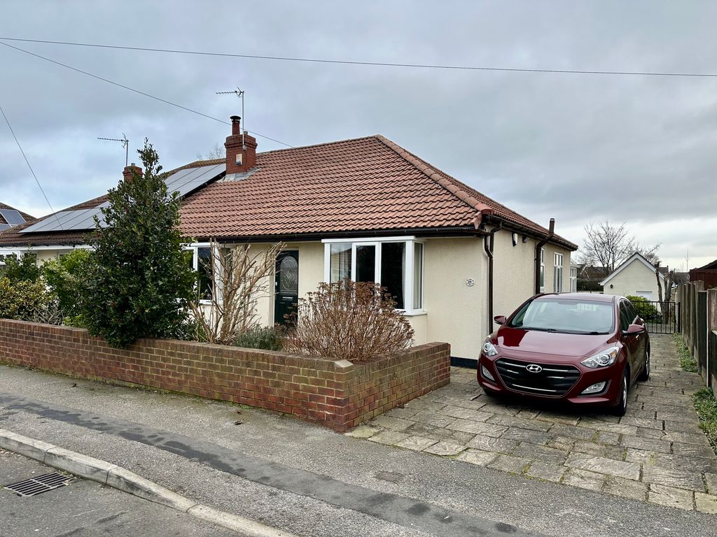 2 bed semidetached bungalow for sale in Sunnyside, Edenthorpe
