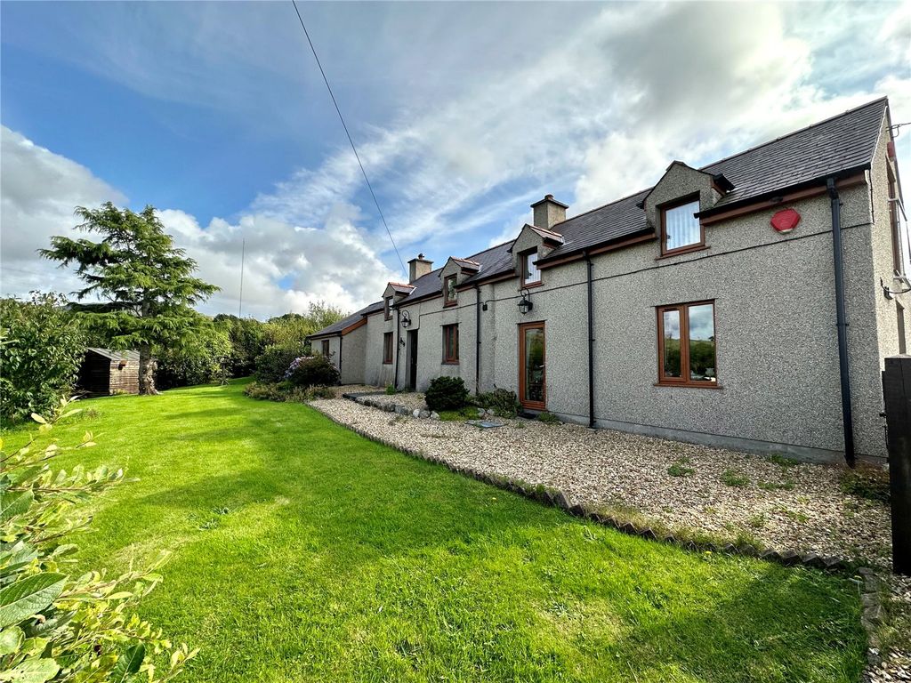 3 bed detached house for sale in Llanllyfni, Caernarfon, Gwynedd LL54