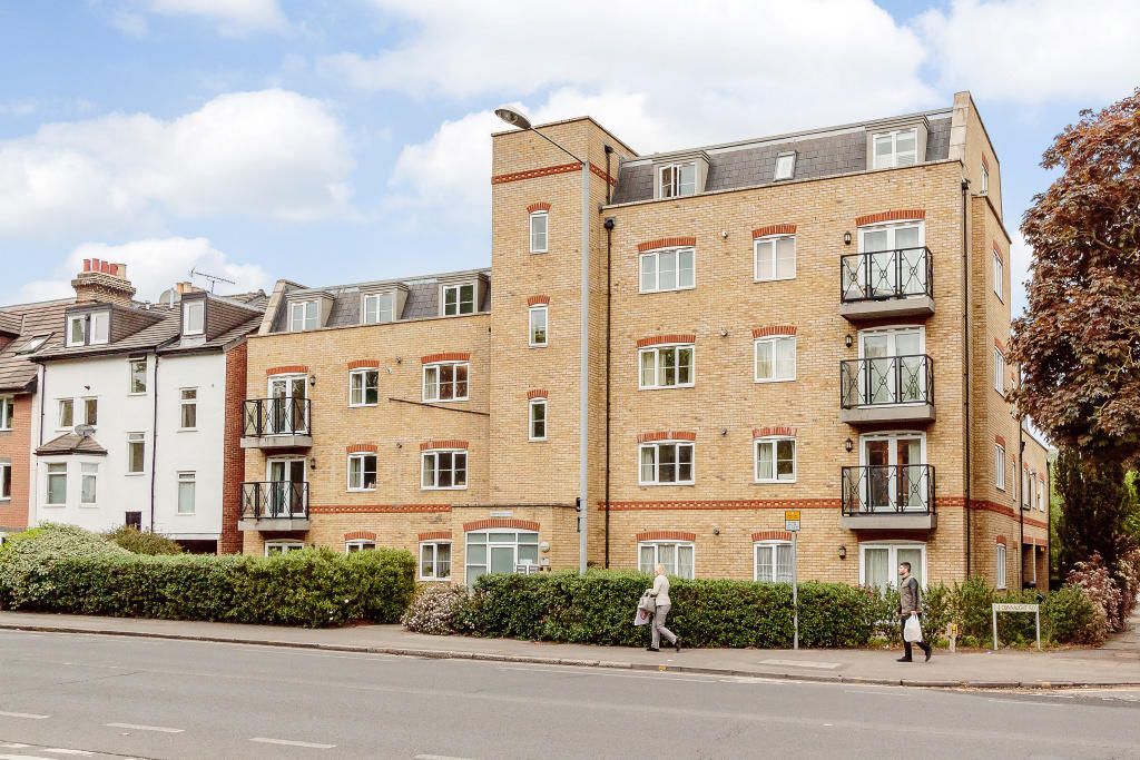 2 bed flat for sale in Kingston Road, New Malden KT3, £385,000 Zoopla