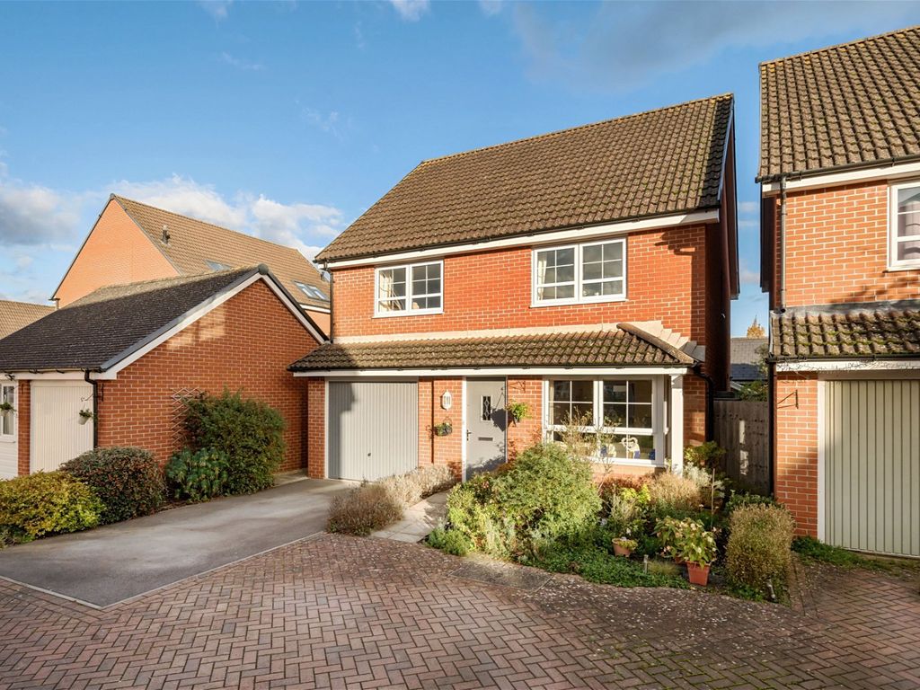 4 bed detached house for sale in Hawthorn Road, Melksham SN12, £375,000