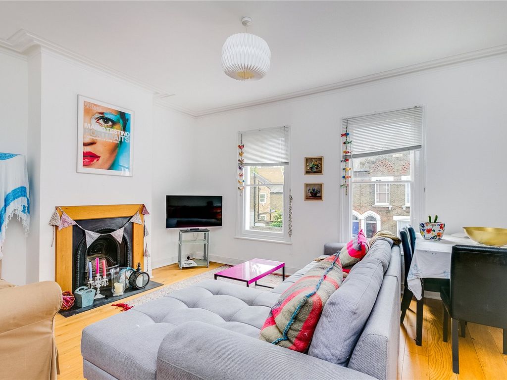 2 bed flat to rent in Eversleigh Road, London SW11 Zoopla