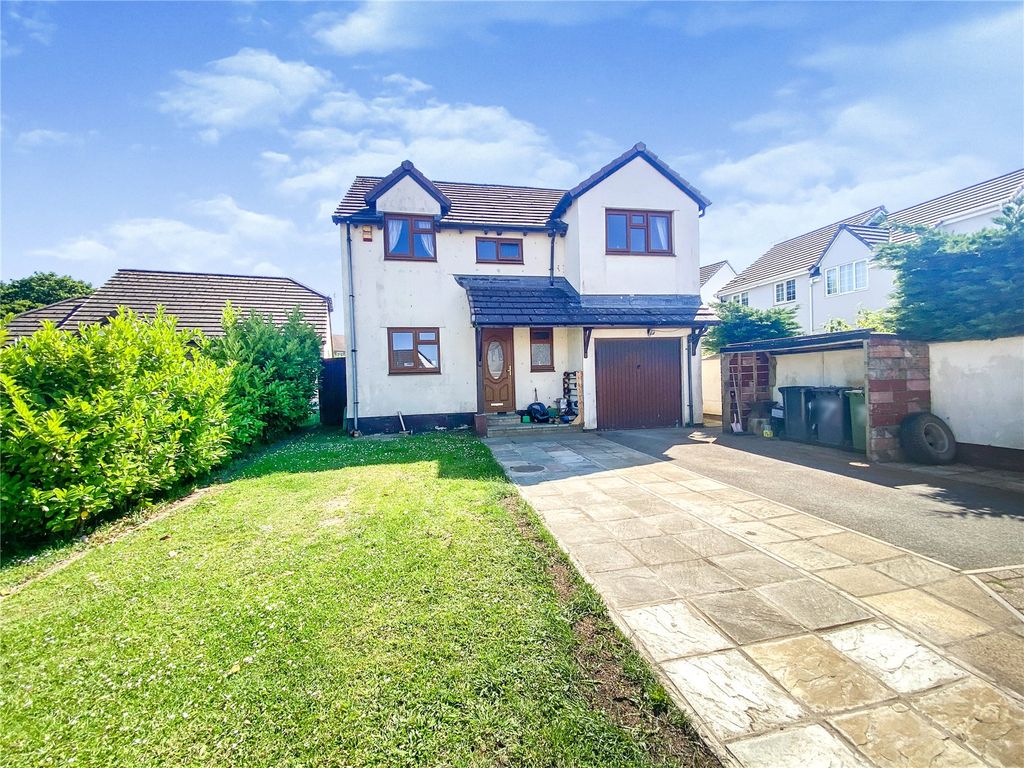 4 bed detached house for sale in WesterMoor Close, Roundswell