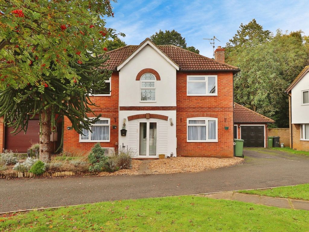 4 bed detached house for sale in Borthwick Park, Orton Wistow PE2, £
