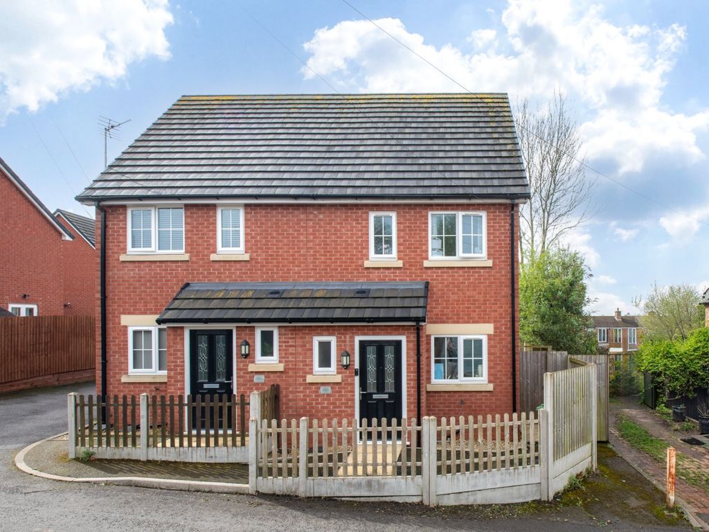 3 bed semidetached house for sale in Bewell Head, Bromsgrove