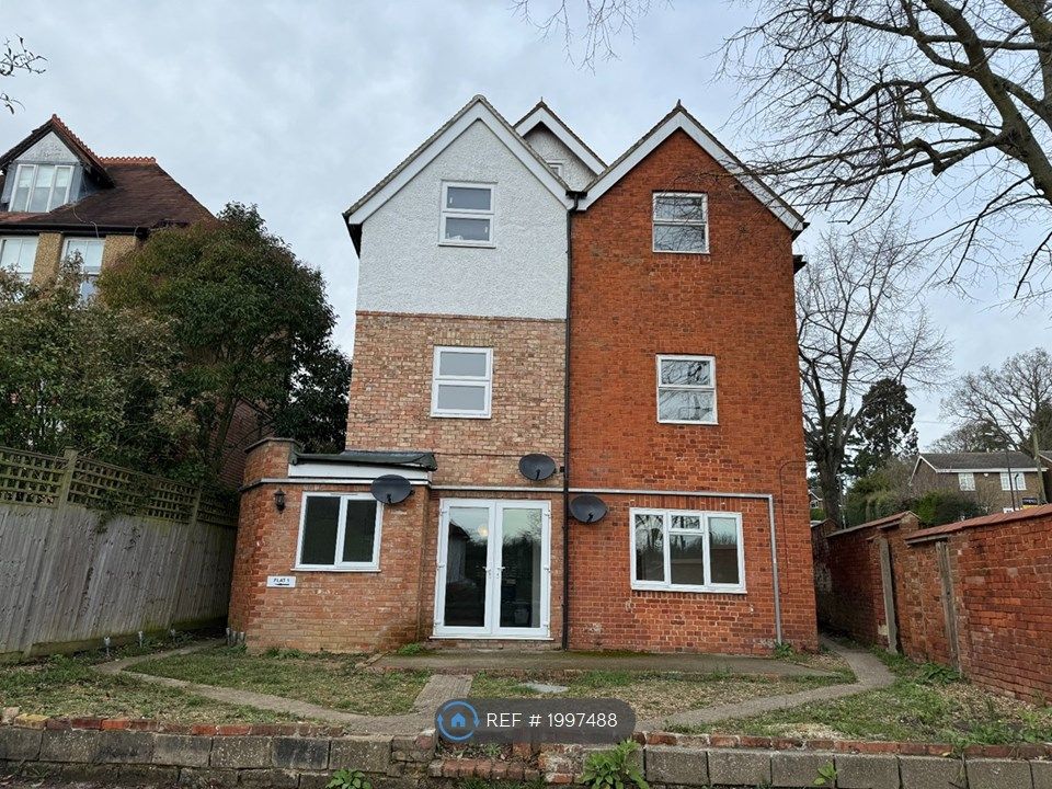 2 bed flat to rent in Laburnham Road, Maidenhead SL6, £1,595 pcm Zoopla