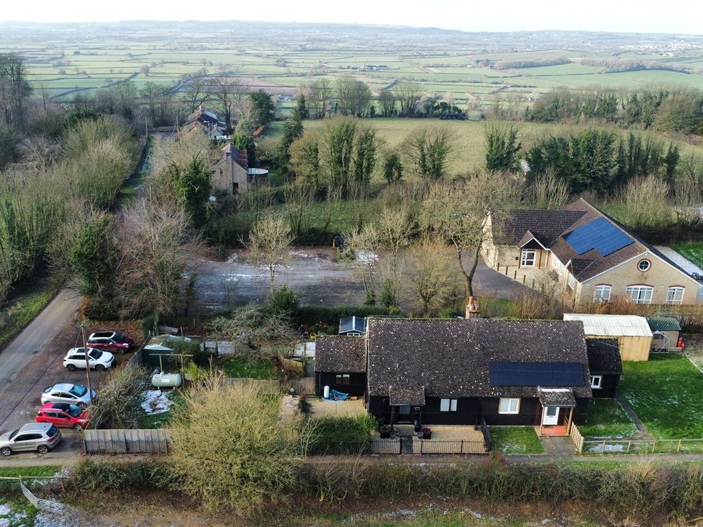 3 bed semidetached house for sale in Cucklington, Wincanton, Somerset