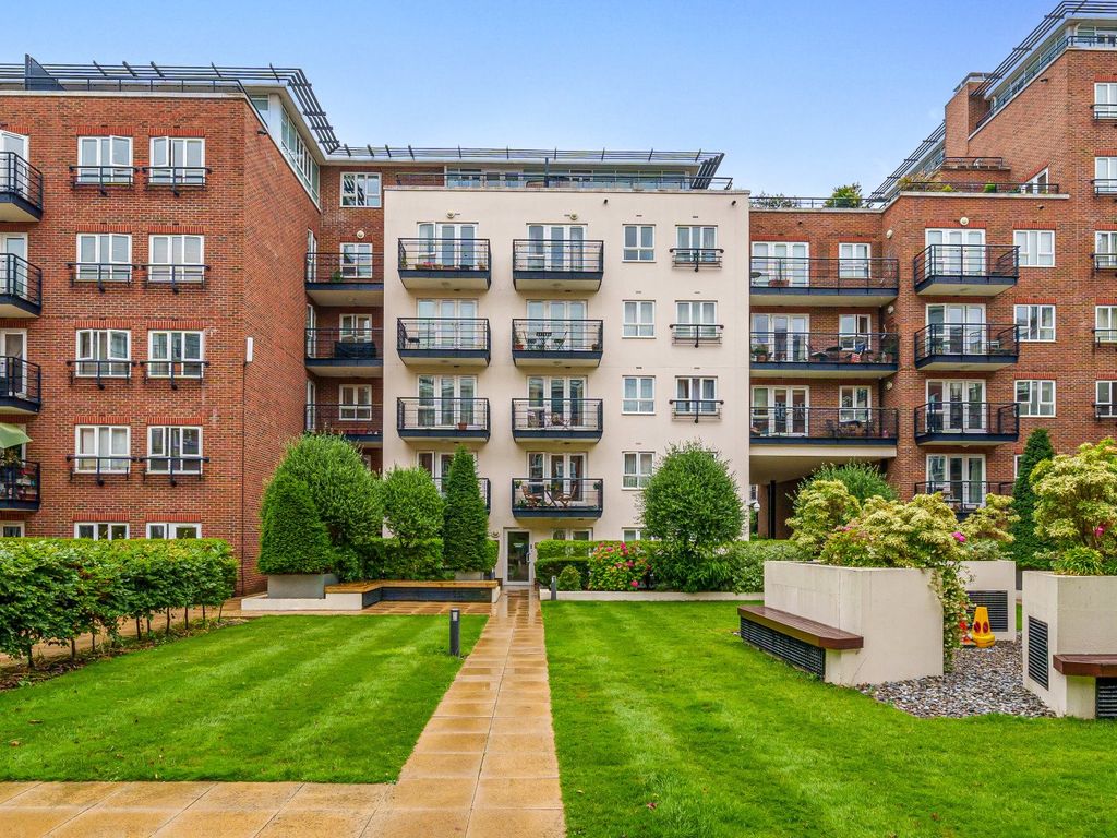 2 bed flat to rent in Royal Quarter, Seven Kings Way, Kingston Upon