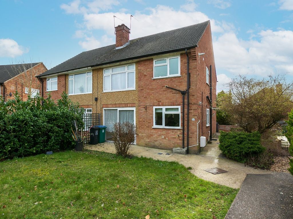 2 bed for sale in Leaford Crescent, Watford, Hertfordshire