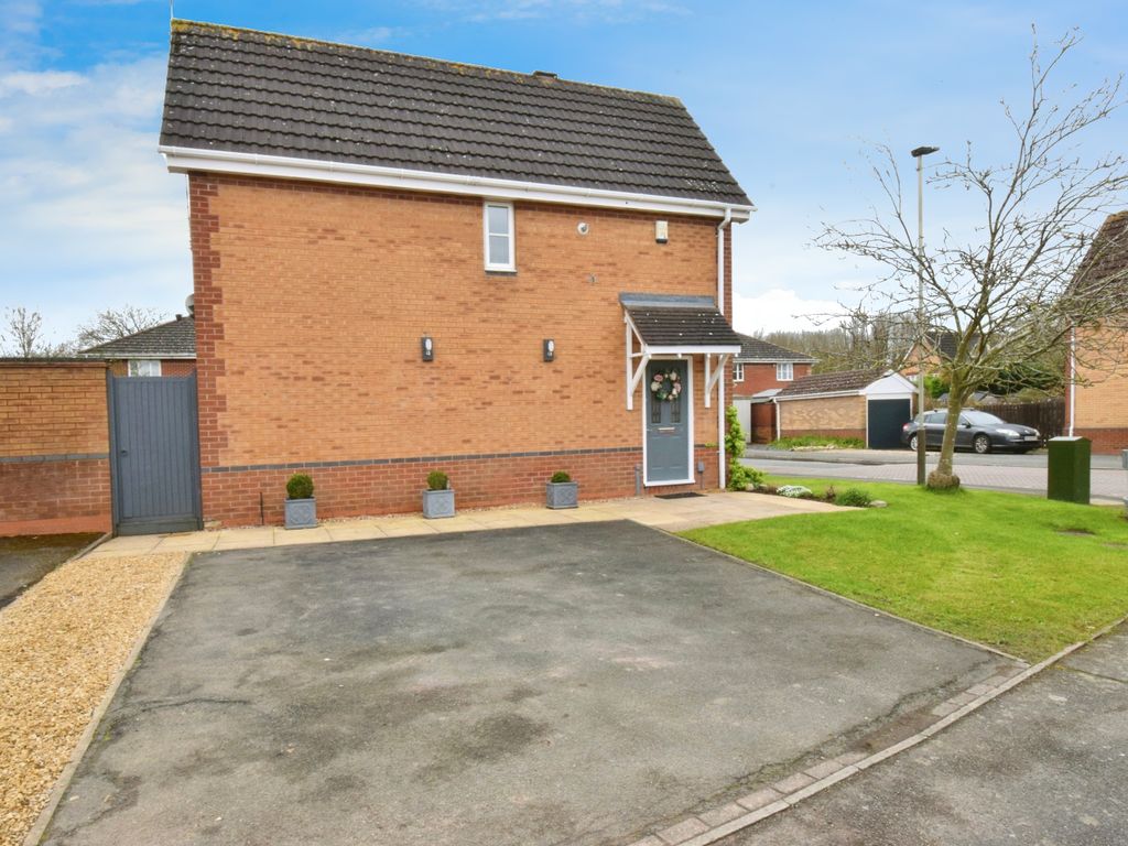 2 bed end terrace house for sale in Pretoria Close, Leicester