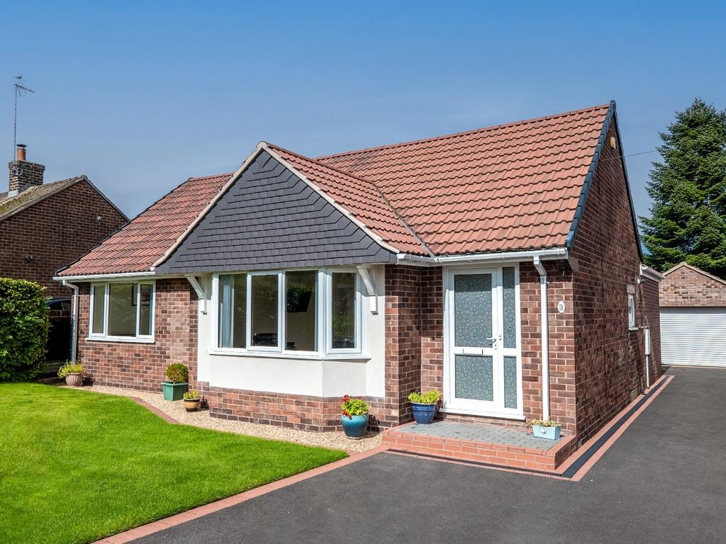 3 bed detached bungalow for sale in Harewood Crescent, Old Tupton