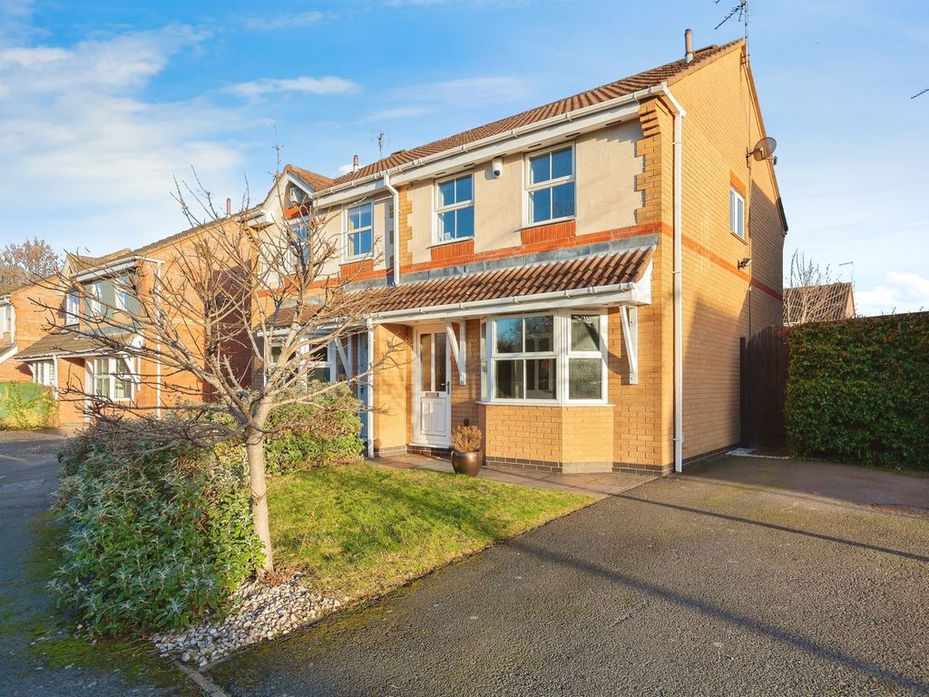 3 bed semidetached house for sale in Lancelot Close, Leicester Forest