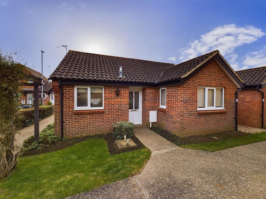 2 bed bungalow for sale in Sheraton Close, Headlands NN3, £164,995 Zoopla
