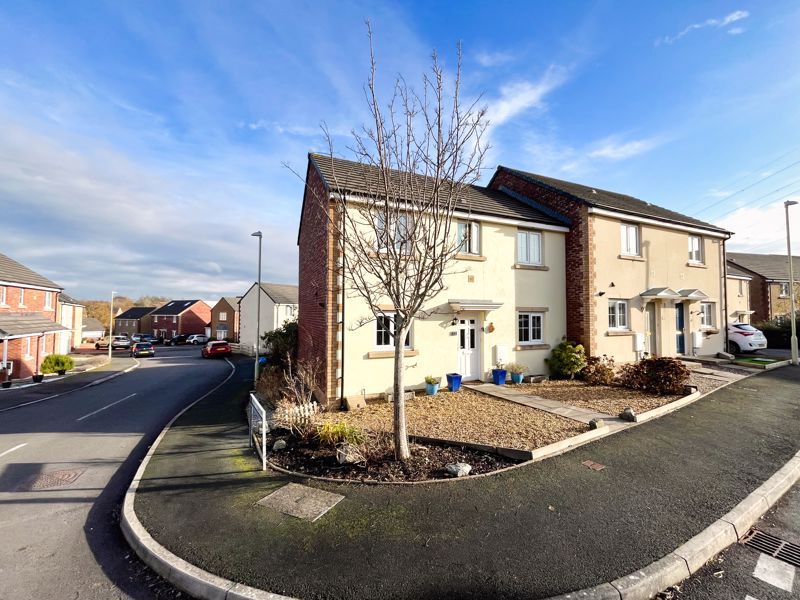 3 bed property for sale in 12 Rhodfa Cnocell Y Coed, Broadlands