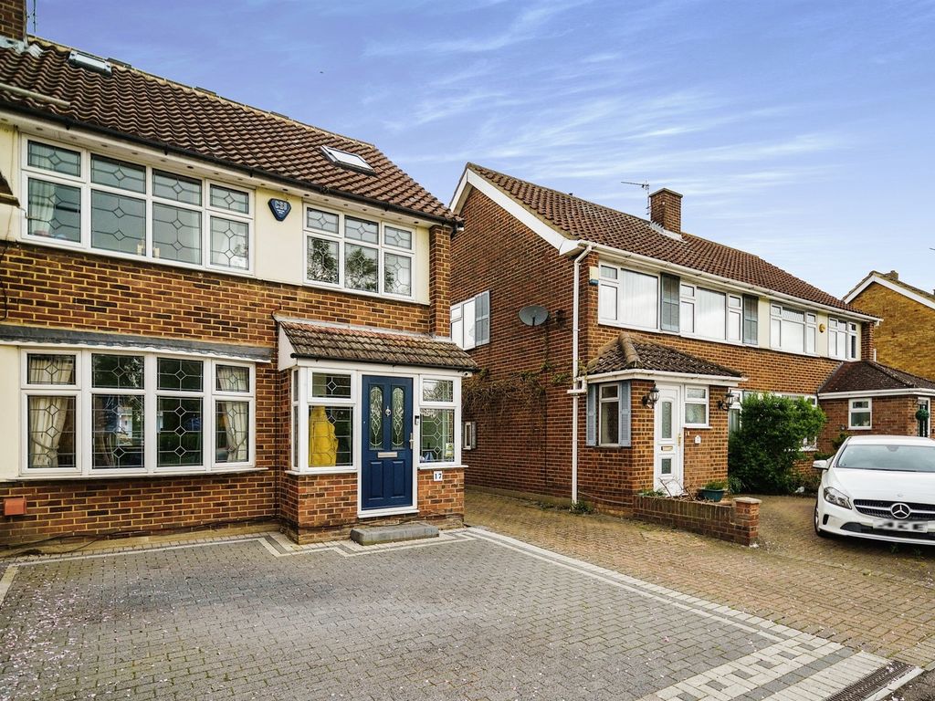 4 bed semidetached house for sale in Elm Drive, Cheshunt, Waltham