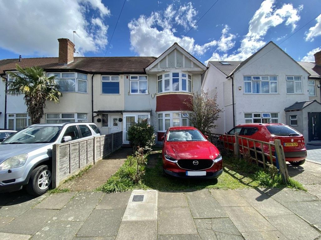 3 bed end terrace house to rent in Windsor Avenue, Hillingdon