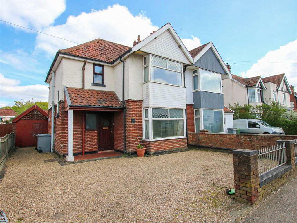 2 bed semidetached house for sale in Cromer Road, Hellesdon, Norwich