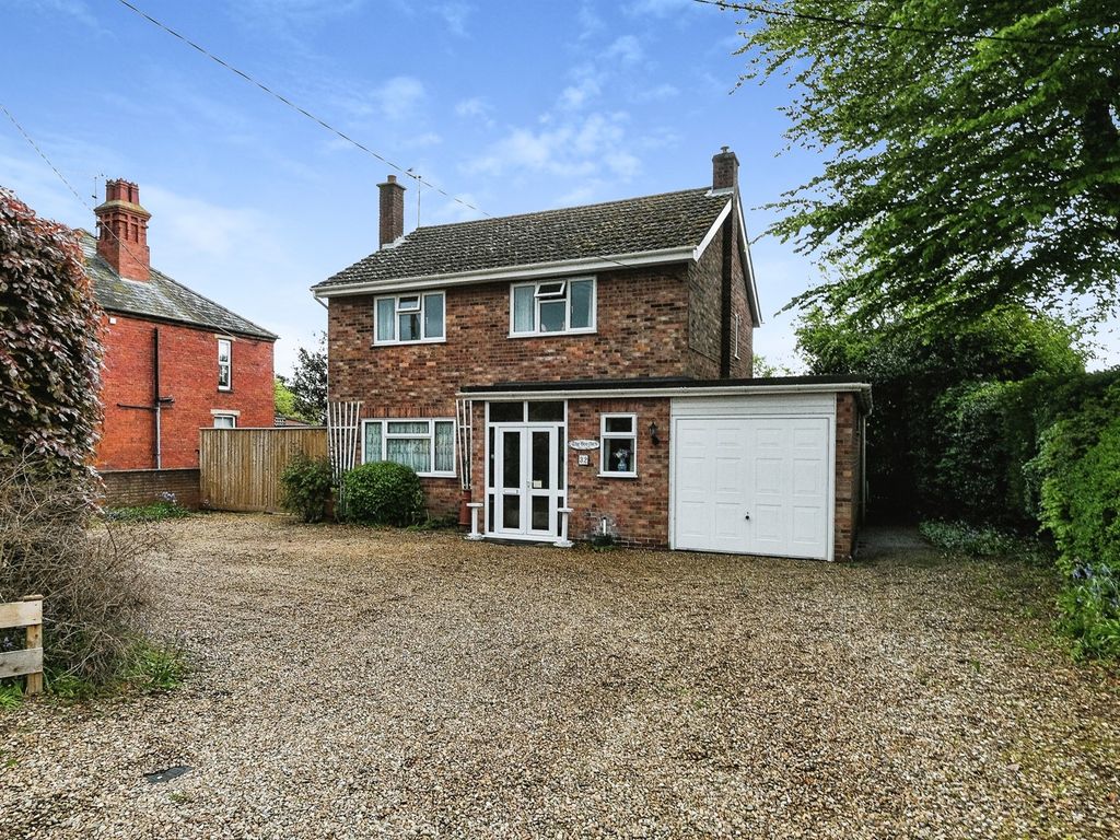 3 bed detached house for sale in Hunstanton Road, Dersingham, King's