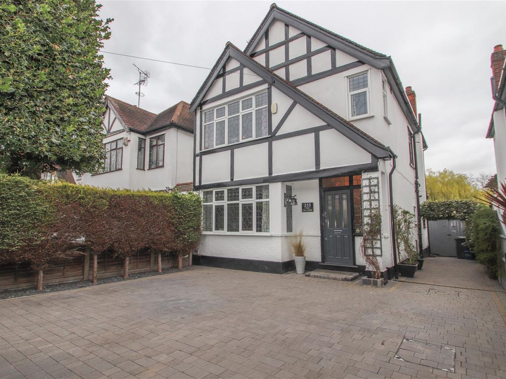 5 bed detached house for sale in Westbourne Grove, WestcliffOnSea SS0