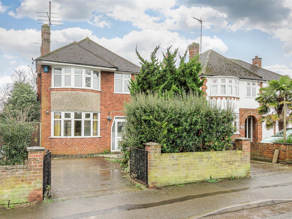 3 bed detached house for sale in Queensway, Wellingborough NN8, £