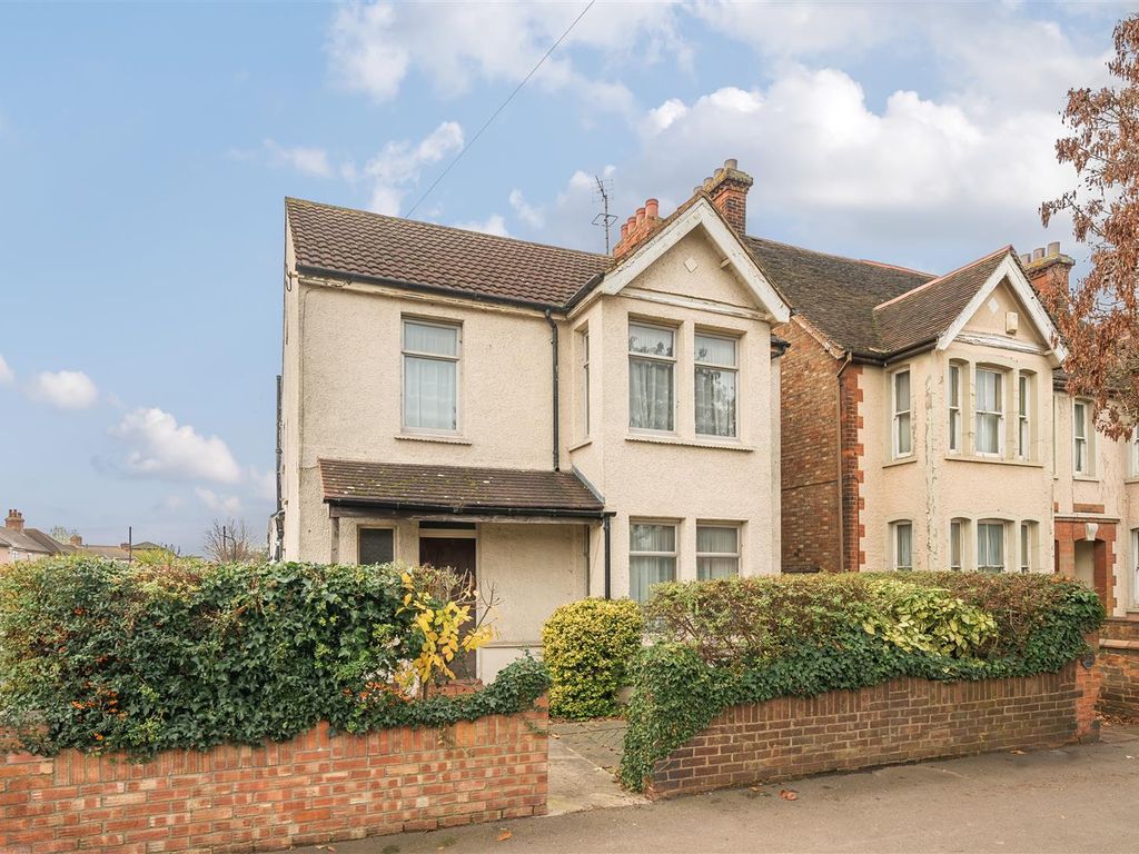 3 bed detached house for sale in London Road, Bedford MK42, £375,000