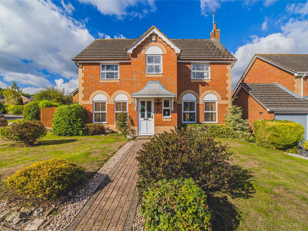 4 bed detached house for sale in Lammas Mead, Binfield, Berkshire RG42