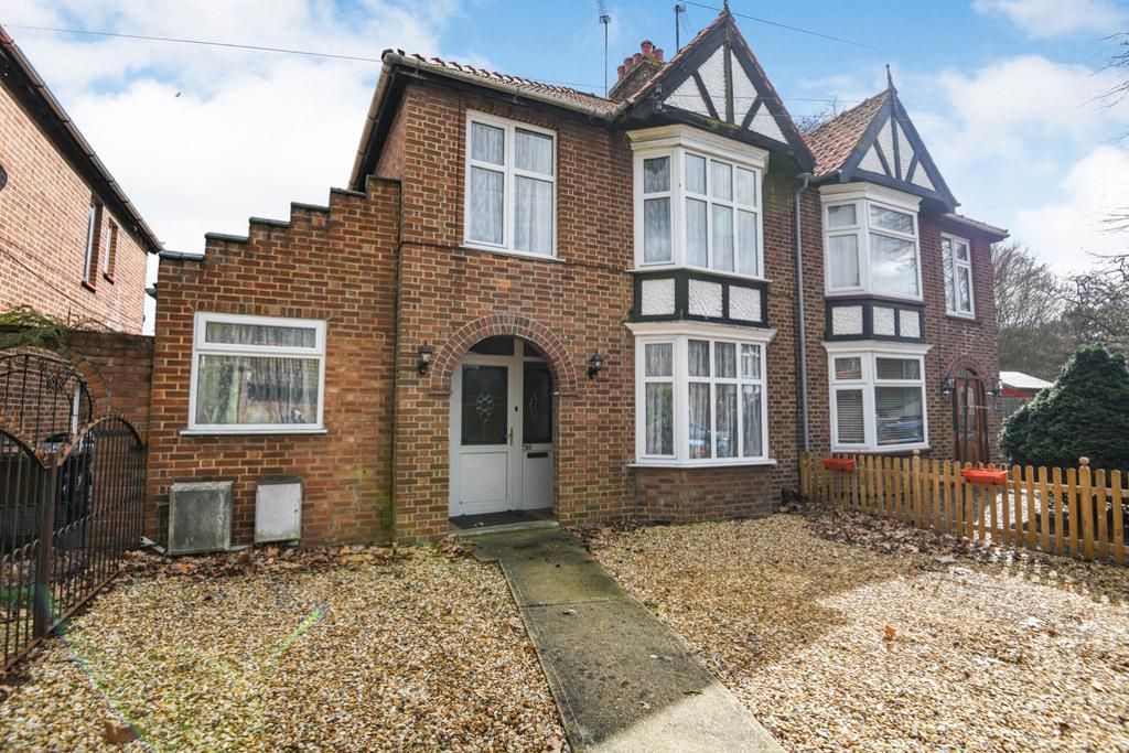 3 bed semidetached house for sale in Kings Walk, Wisbech
