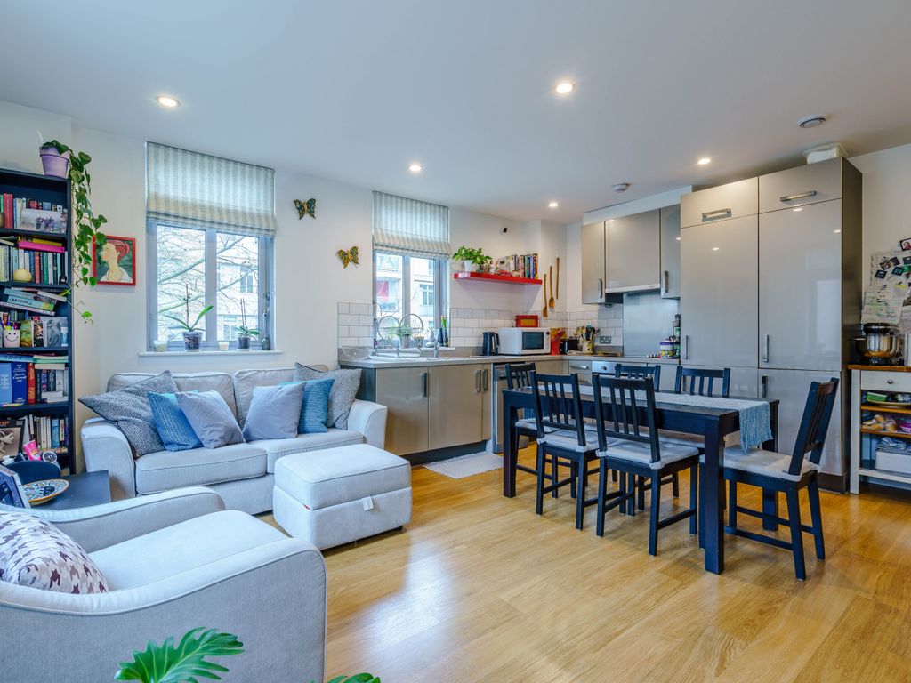 Salton Square, London E14  