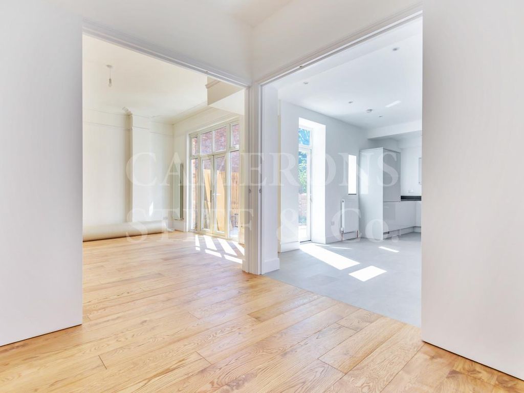 3 bed flat to rent in Teignmouth Road, Mapesbury, London NW2, £3,500