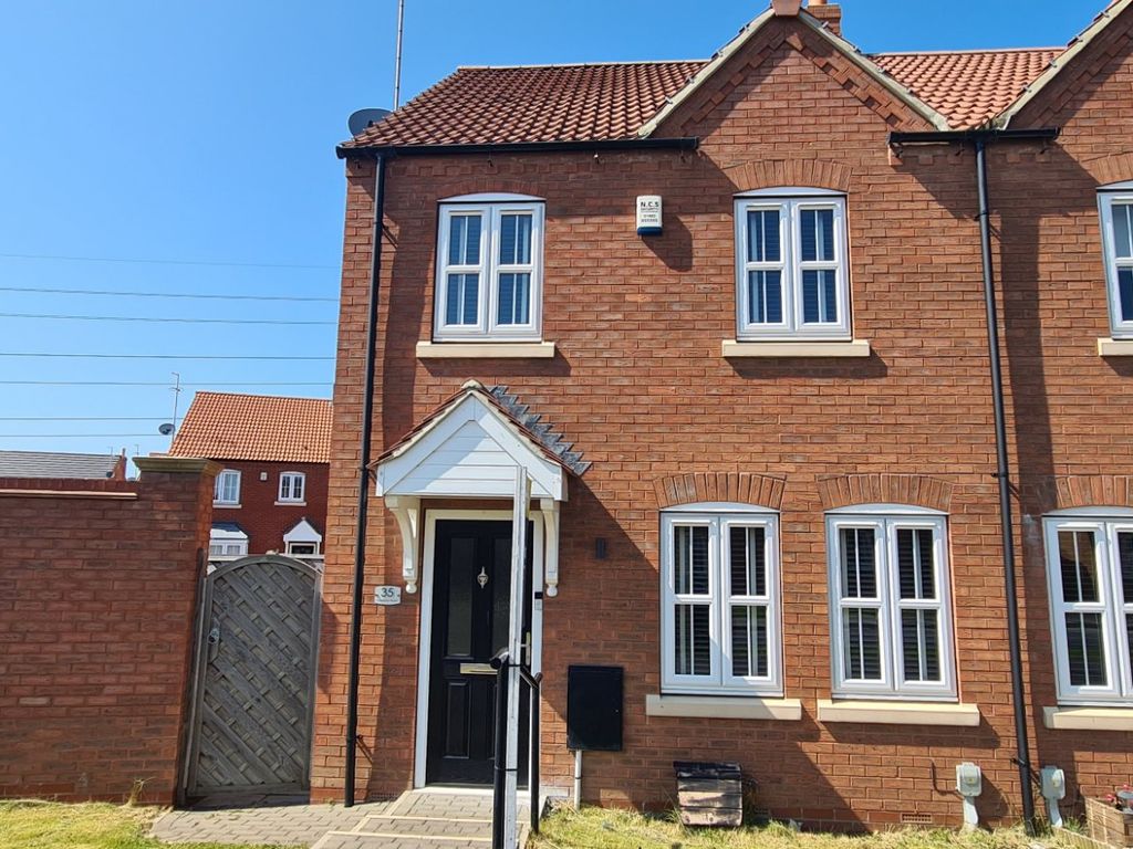 3 bed semidetached house for sale in Grosvenor Road, Kingswood, Hull