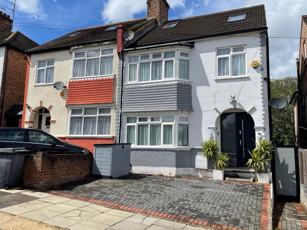 4 bed semidetached house to rent in Fernwood Crescent, Whetstone N20 Zoopla